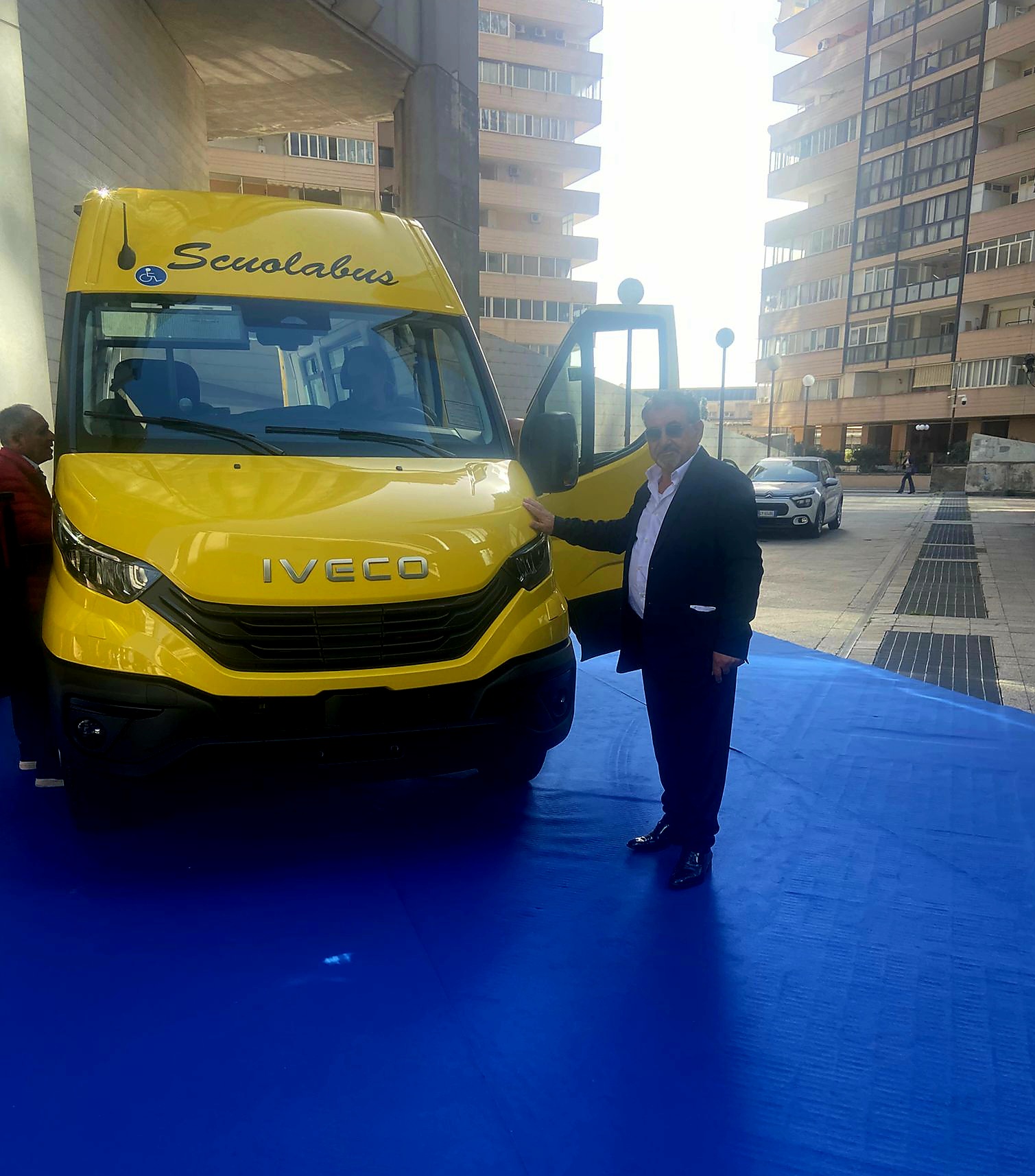 REGIONE CAMPANIA CONSEGNA SCUOLABUS